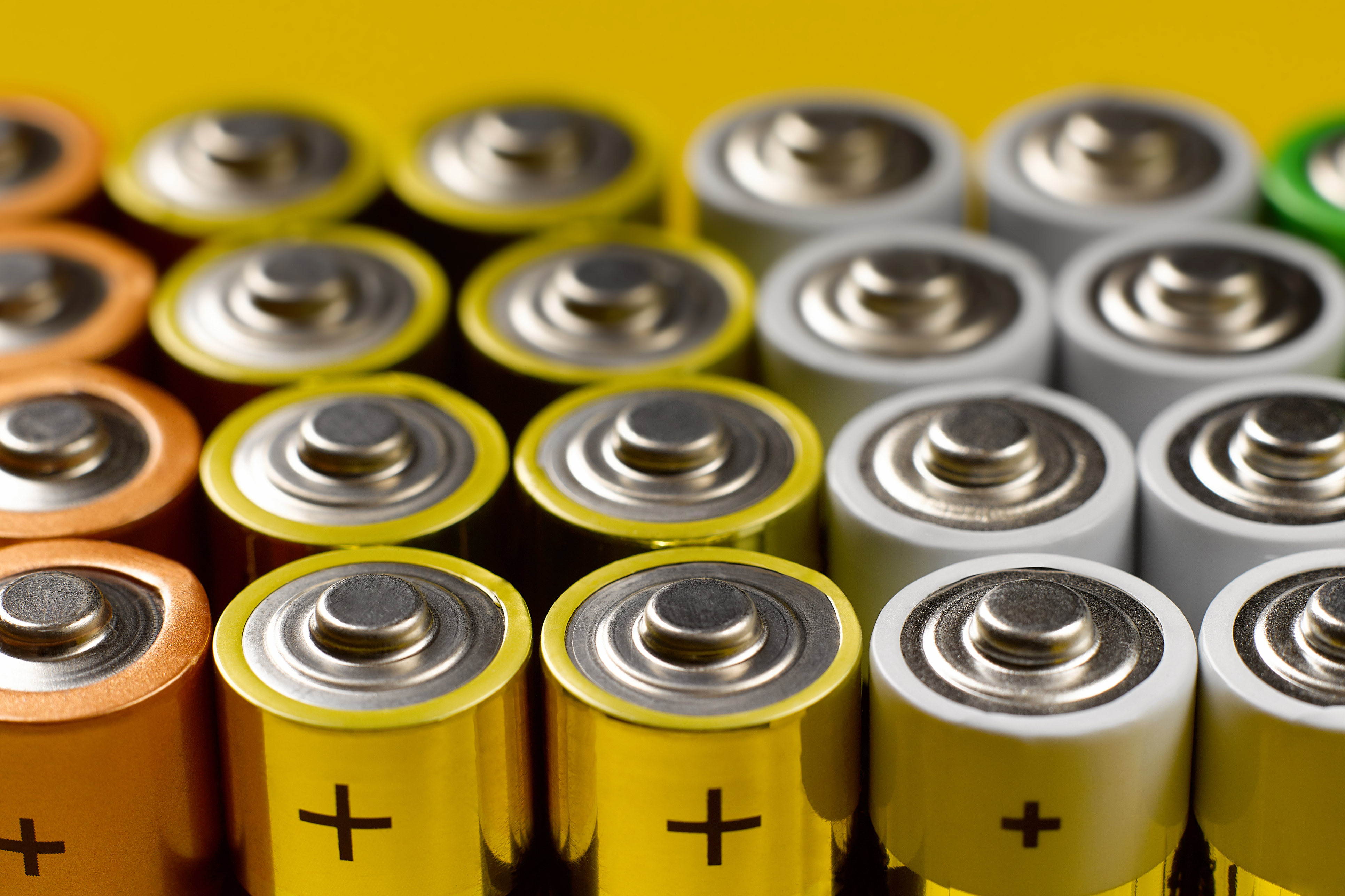 Aluminum-Ion Batteries Charge Faster, Last Longer